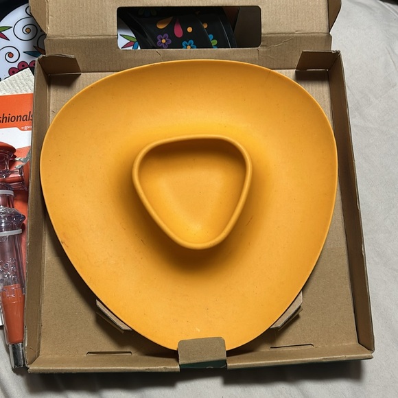 Lot: 3 Day of the Dead Sugar Skull Plates, Bambooozle chip & dip, Pumpkin Tap + - Picture 11 of 13